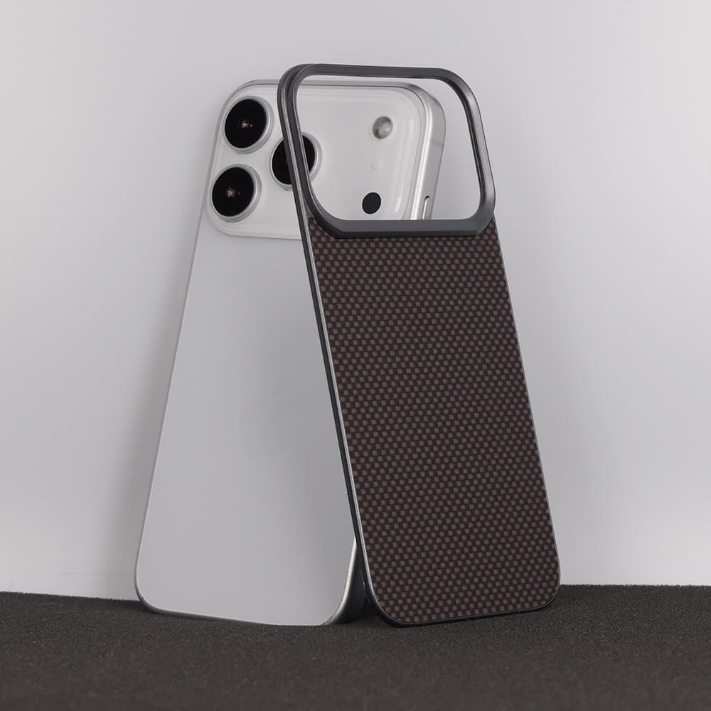 Aramidový kryt Liavec Carbon Layer MagSafe pro iPhone 17 Pro zlatý - náhled 2