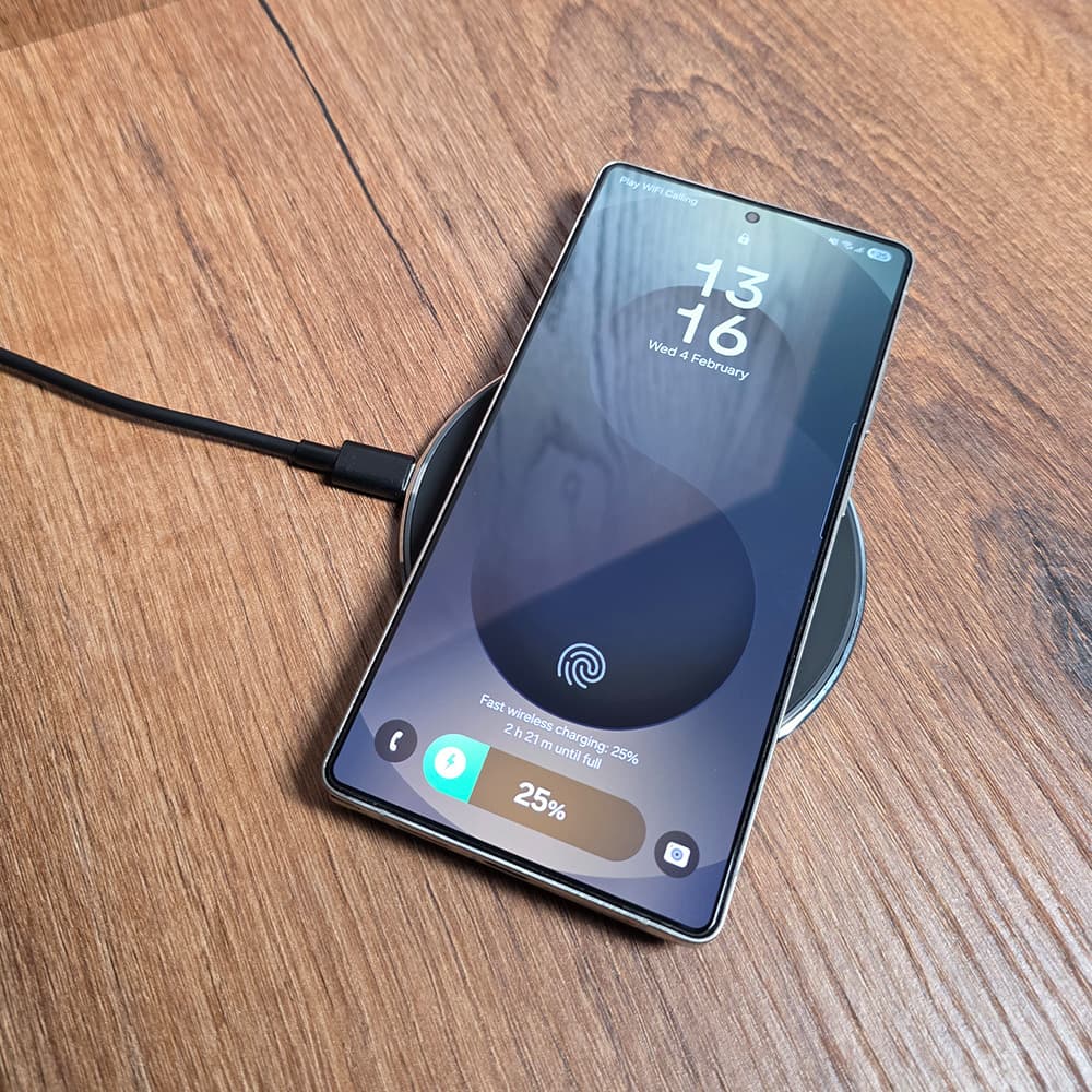 Bezdrátová nabíječka Blavec BQI-06 Qi 15W UniCharge (BQI06-QIB) matte black - náhled 3