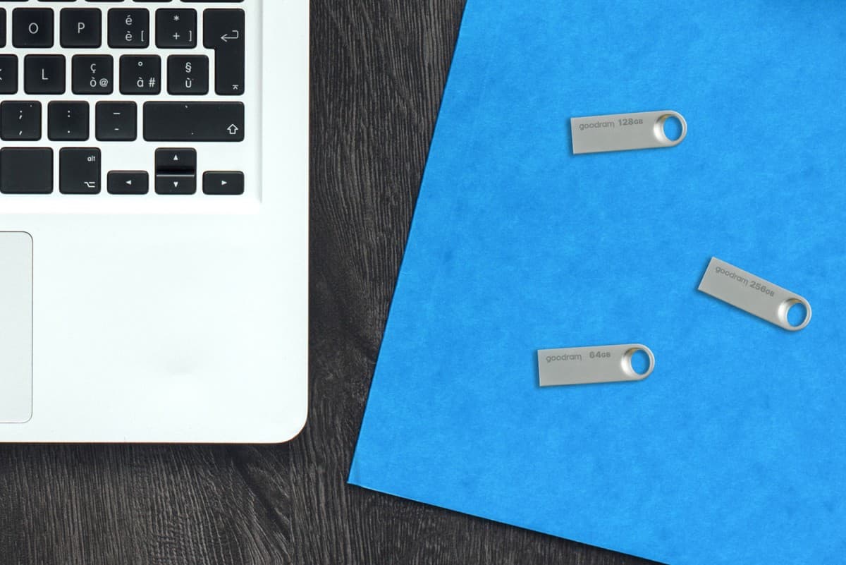 Flash disk GOODRAM UNO3 16GB USB 3.2 stříbrný - náhled 4