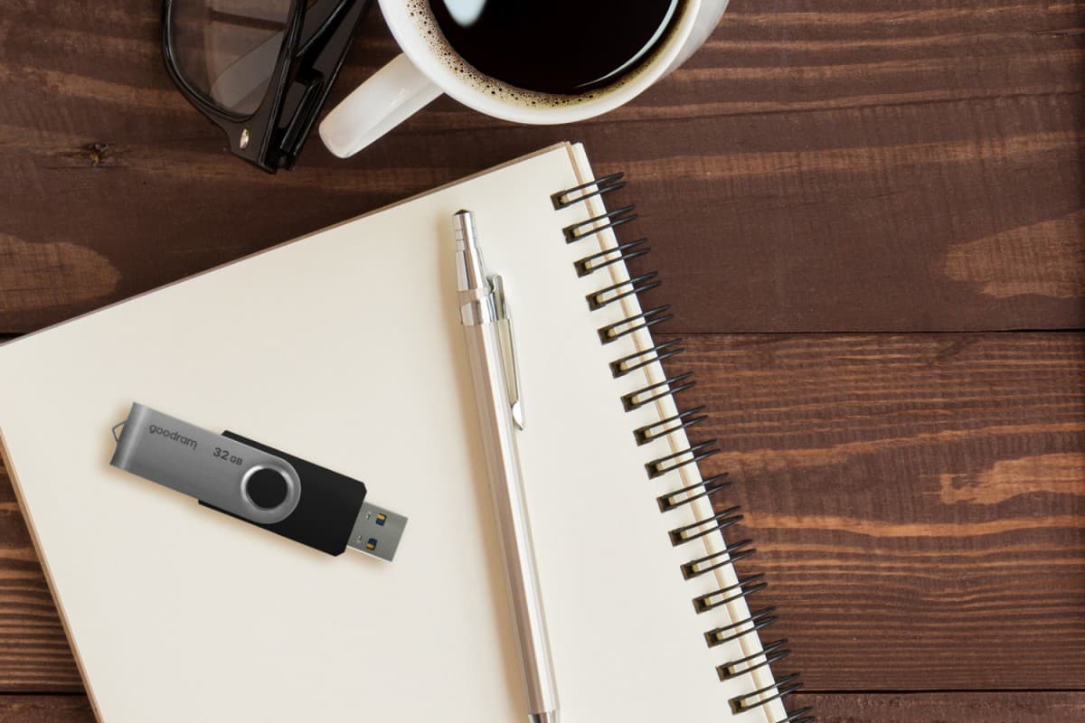 Flash disk GOODRAM UTS3 64GB černo-stříbrný - náhled 5