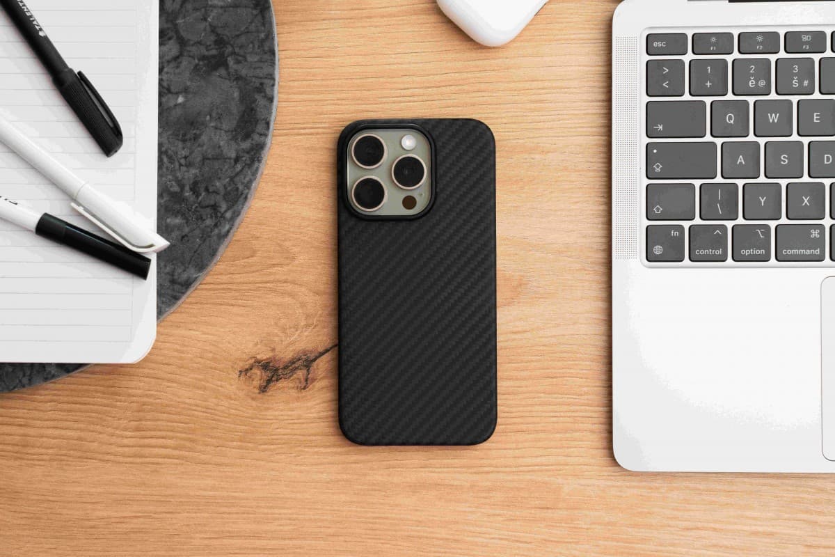 Zadní kryt Swissten Magcarbon pro Apple iPhone 16e černý - náhled 2