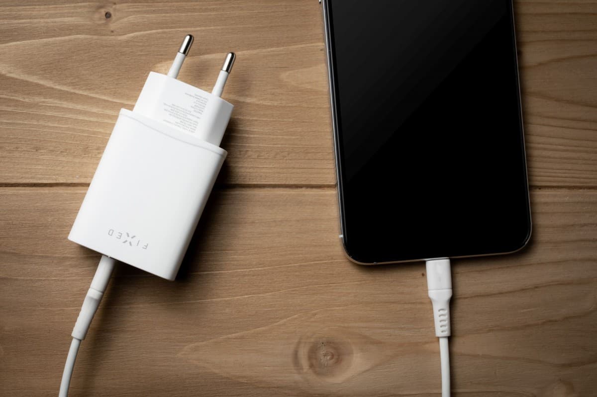 Síťová nabíječka FIXED s USB-C a USB výstupem, podpora PD, 30W, bílá - náhled 2