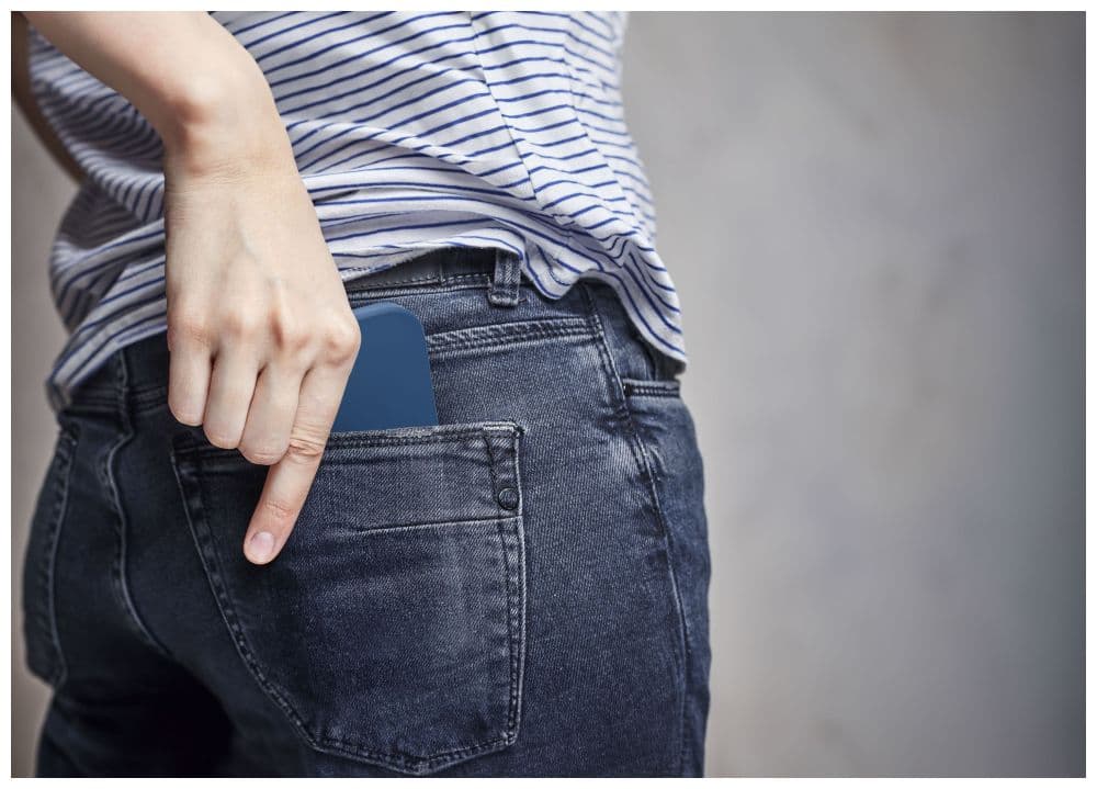 Ochranný silikonový kryt Cellularline Sensation Plus pro Apple iPhone 15, modrý - náhled 3