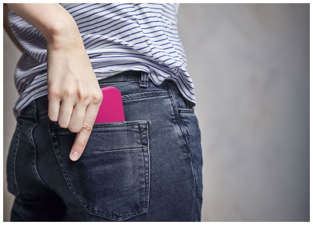 Ochranný silikonový kryt Cellularline Sensation Plus pro Apple iPhone 15, růžový - náhled 3