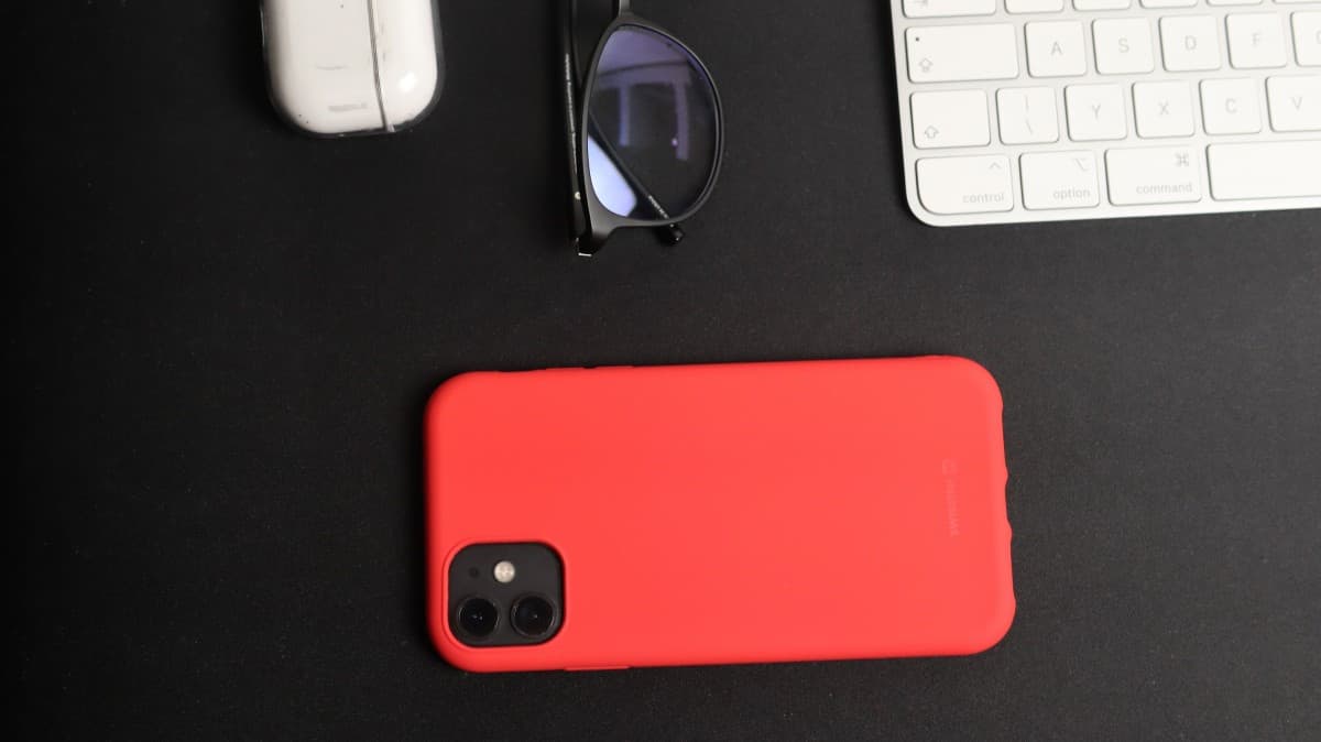 Zadní kryt Swissten Soft Joy pro iPhone 16 Pro červený - náhled 3