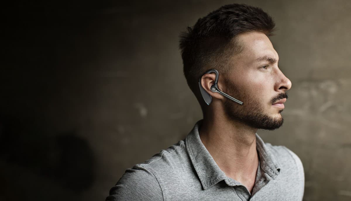 Bluetooth headset Cellularline Fluent s ergonomickým designem, černý - náhled 3