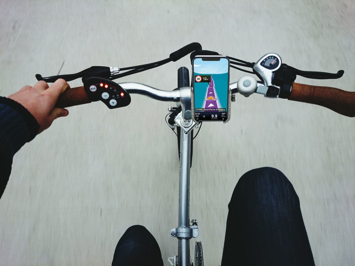 Univerzální hliníkový držák mobilního telefonu Cellularline Rider Steel na řídítka pro motorku i kolo, černý - náhled 4