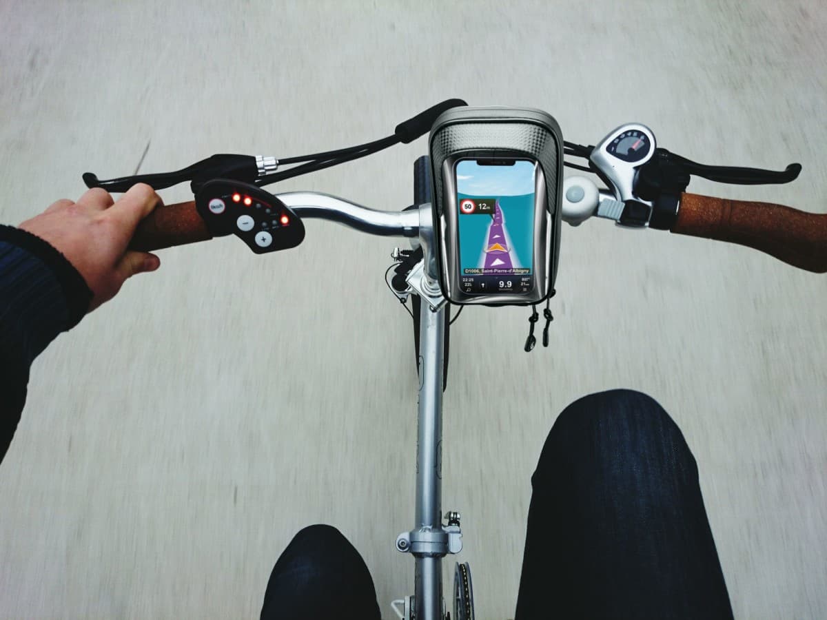 Univerzální držák mobilního telefonu Cellularline Rider Shield na řídítka  pro motorku i kolo, voděodolný, do vel. 6,7", - náhled 4