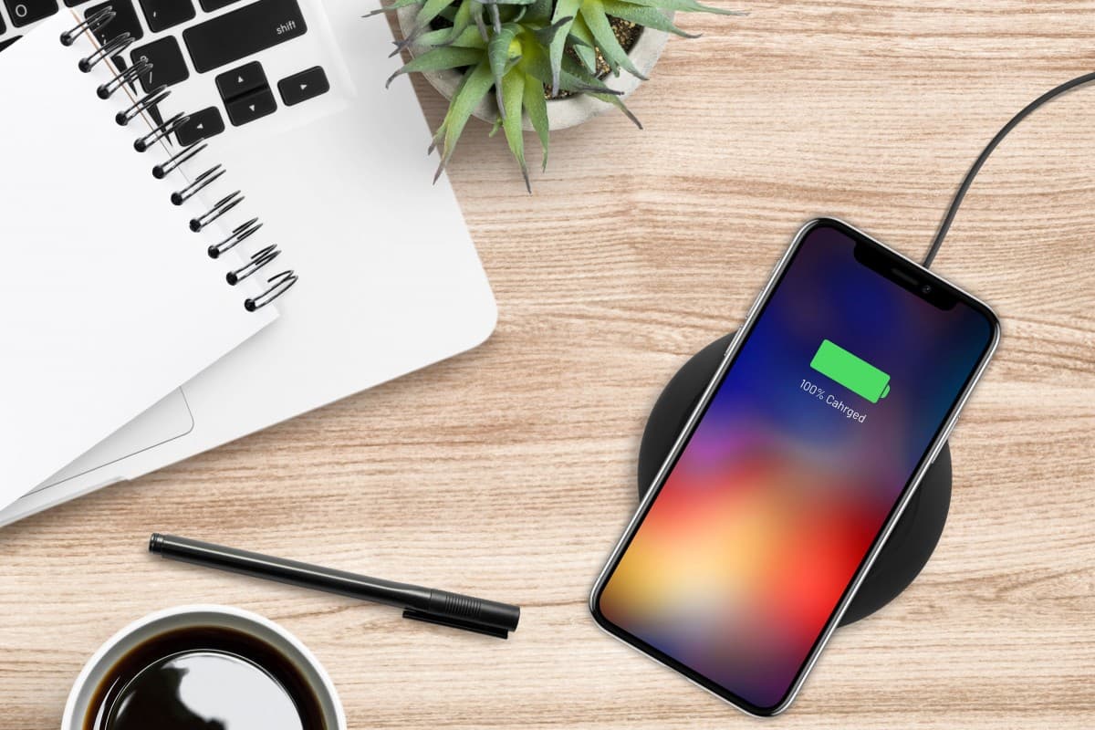 Podložka pro rychlé bezdrátové nabíjení telefonu FIXED Pad, 10W, černá - náhled 5