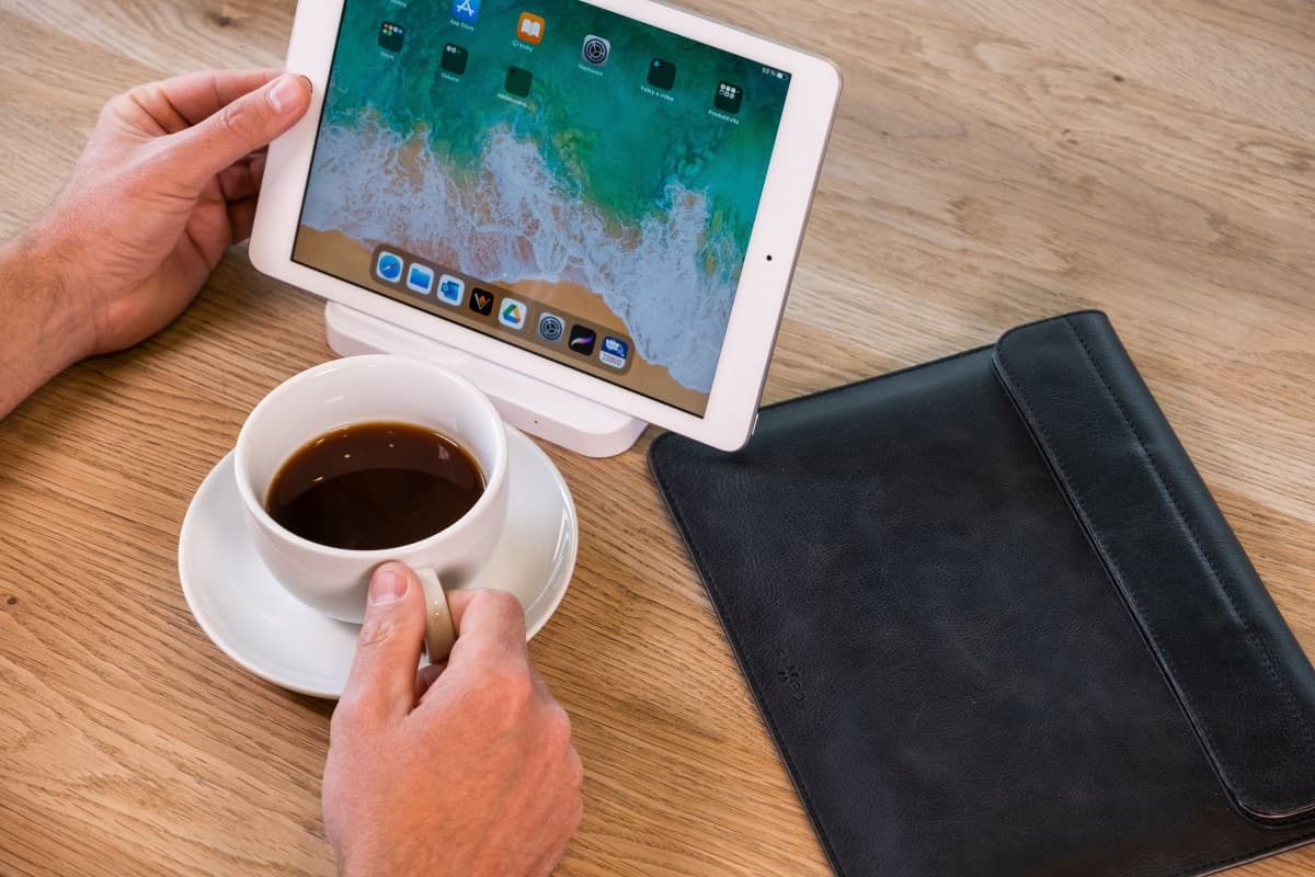 Kožené pouzdro FIXED Oxford pro Apple iPad 9,7" (2016/2017/2018), iPad Air, IPad Air 2, iPad Pro 9,7" (2016), černé - náhled 5