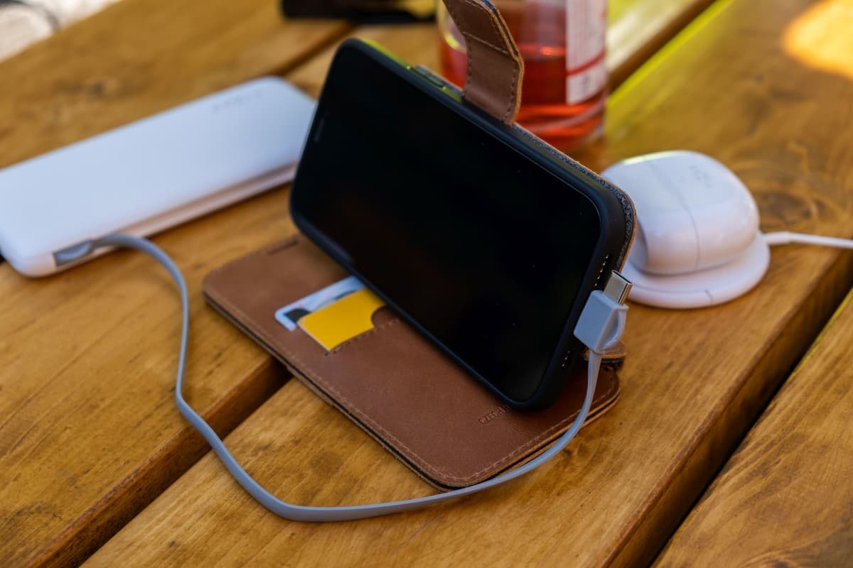 Kožené pouzdro typu kniha FIXED ProFit pro Apple iPhone 13 Pro, hnědé - náhled 5